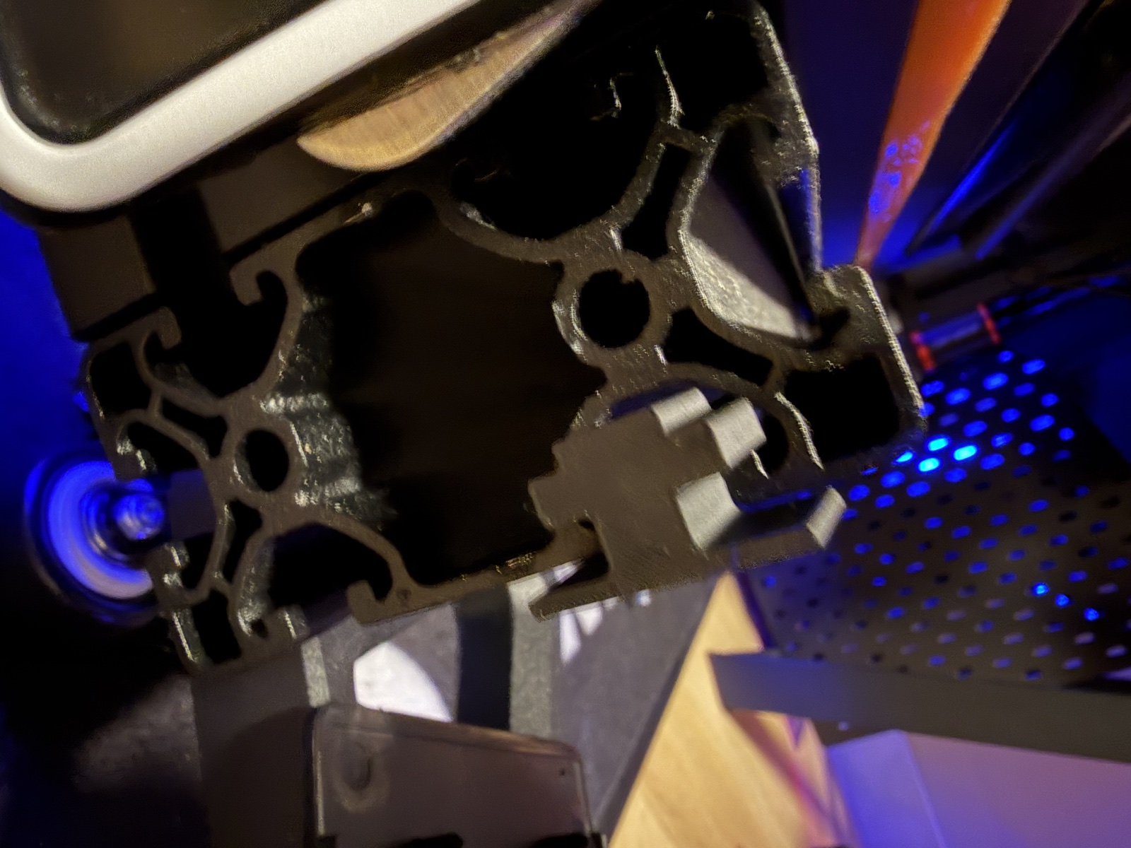 A part fitted to the rig's profile